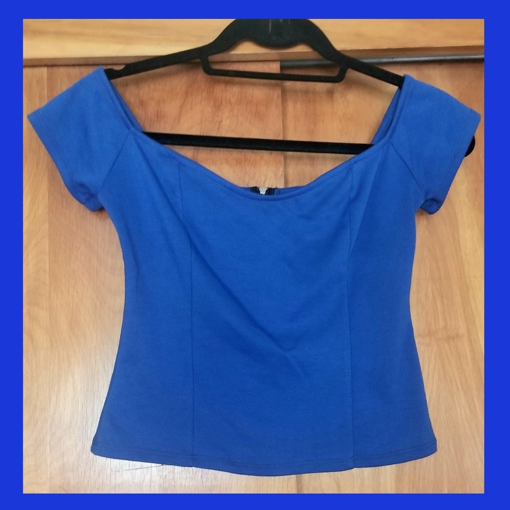 Lelle USA off the shoulder top